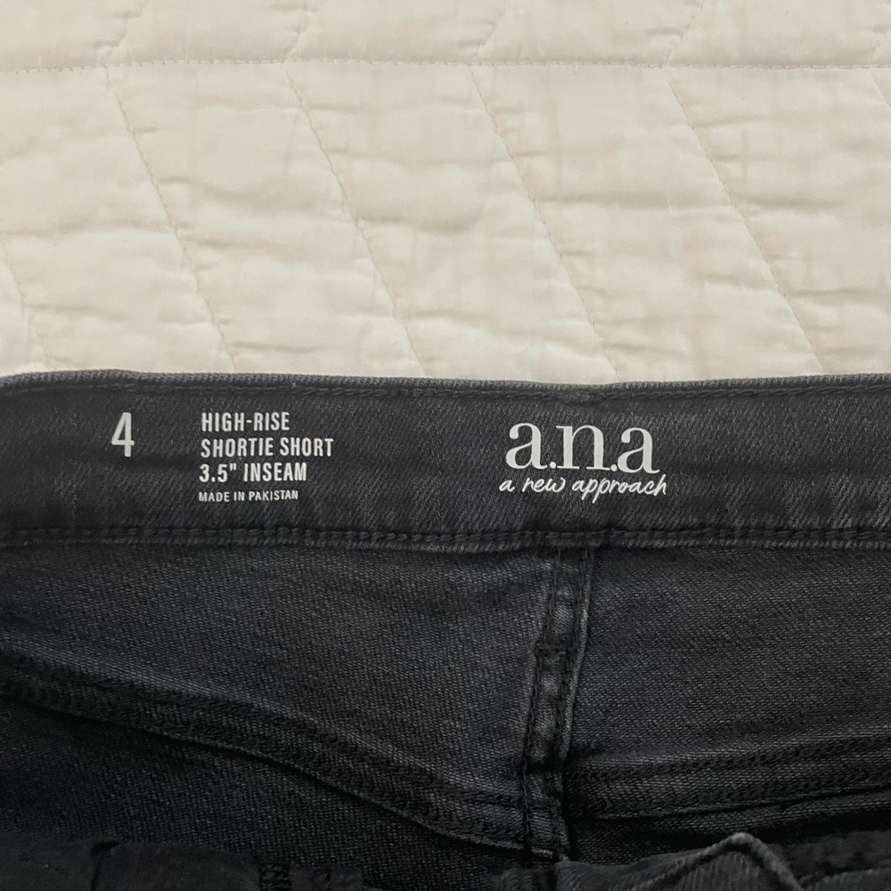 a.n.a Womens High Rise Shortie Short Black Studded Frayed Hem Denim Size 4 - Picture 7 of 11